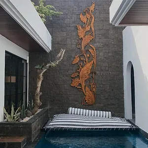 https://dwina-villa-canggu.hotelsseminyak.net